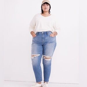 Madewell The Mom Jean in Austrey Wash: Ripped Edition Size 36 New
